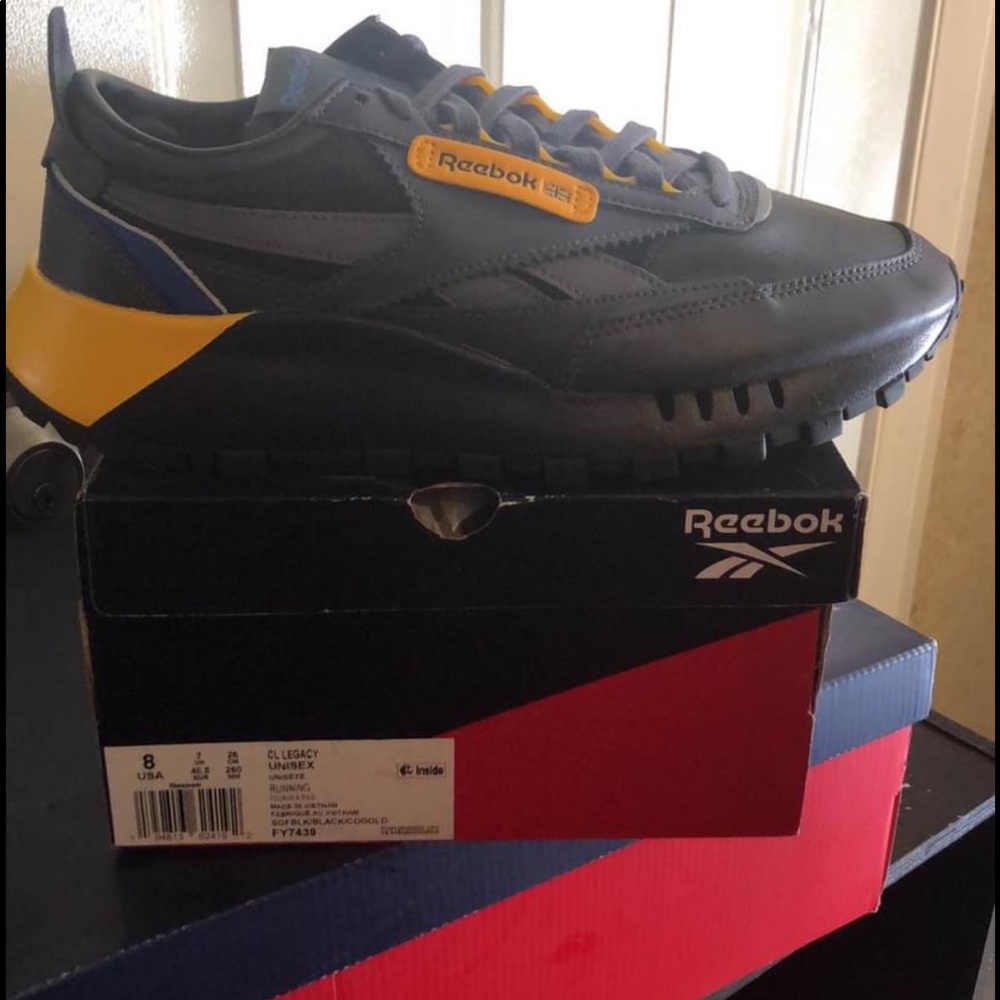 Reebok - Picture 1 of 1